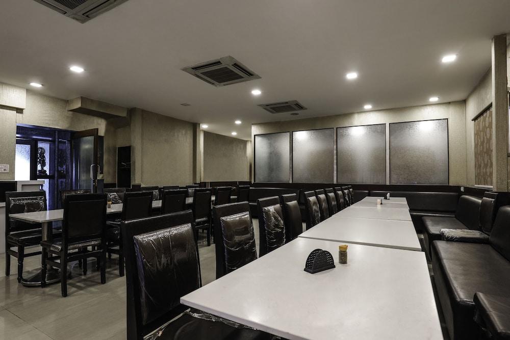 Treebo Trend Hotel Jp Plaza Nampally حيدر أباد المظهر الخارجي الصورة