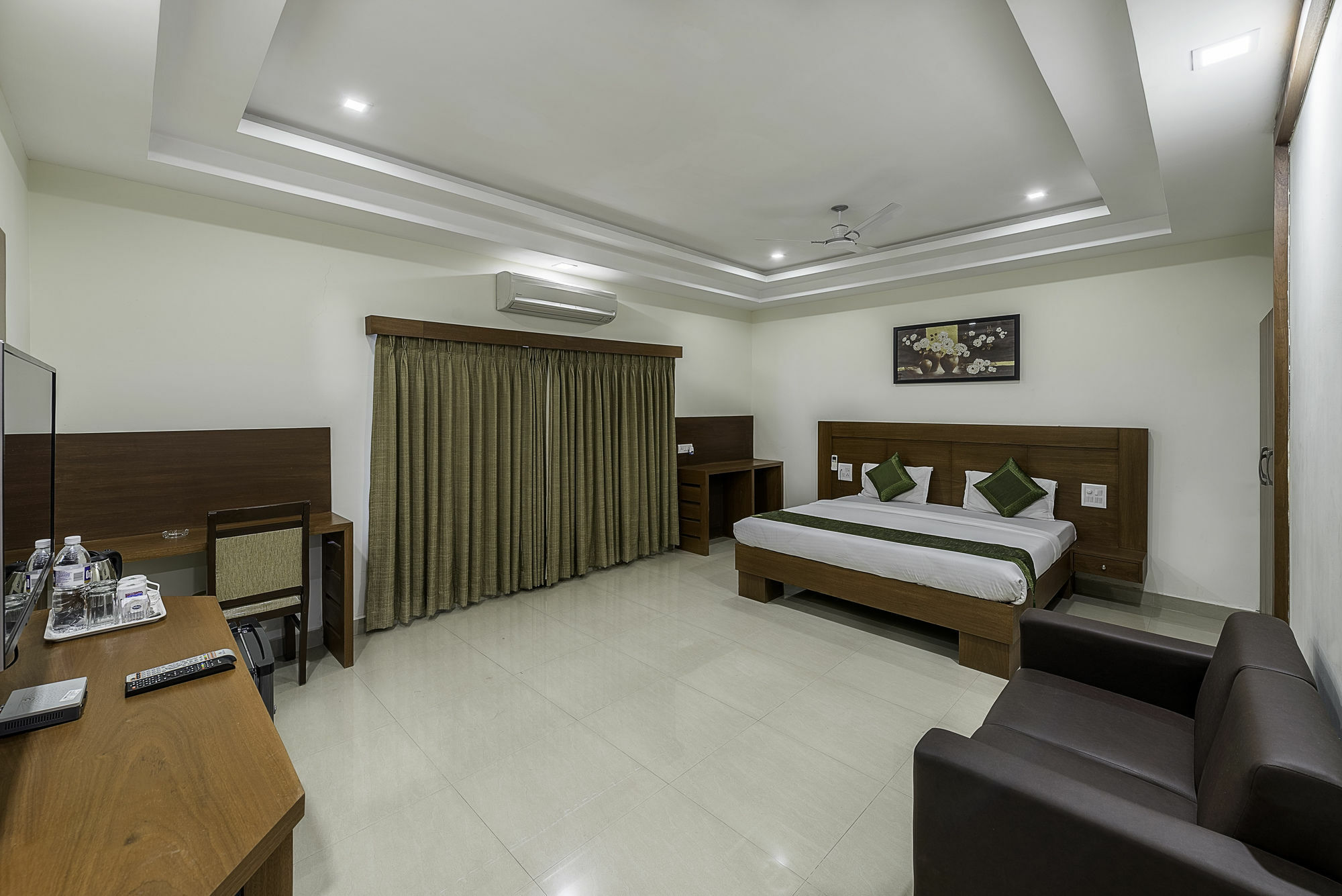 Treebo Trend Hotel Jp Plaza Nampally حيدر أباد المظهر الخارجي الصورة
