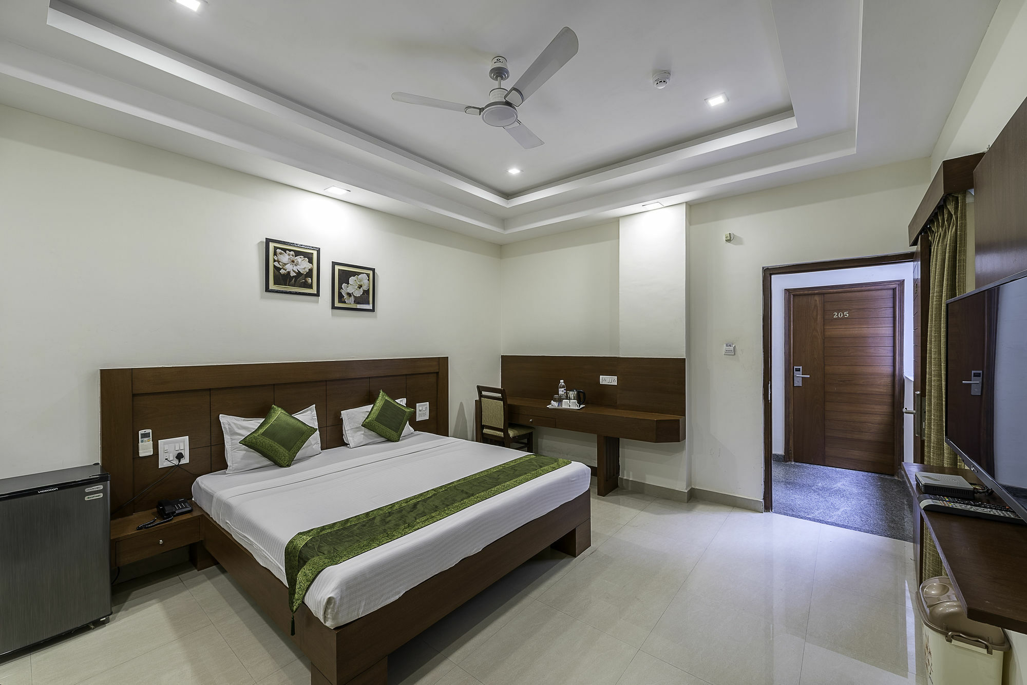 Treebo Trend Hotel Jp Plaza Nampally حيدر أباد المظهر الخارجي الصورة