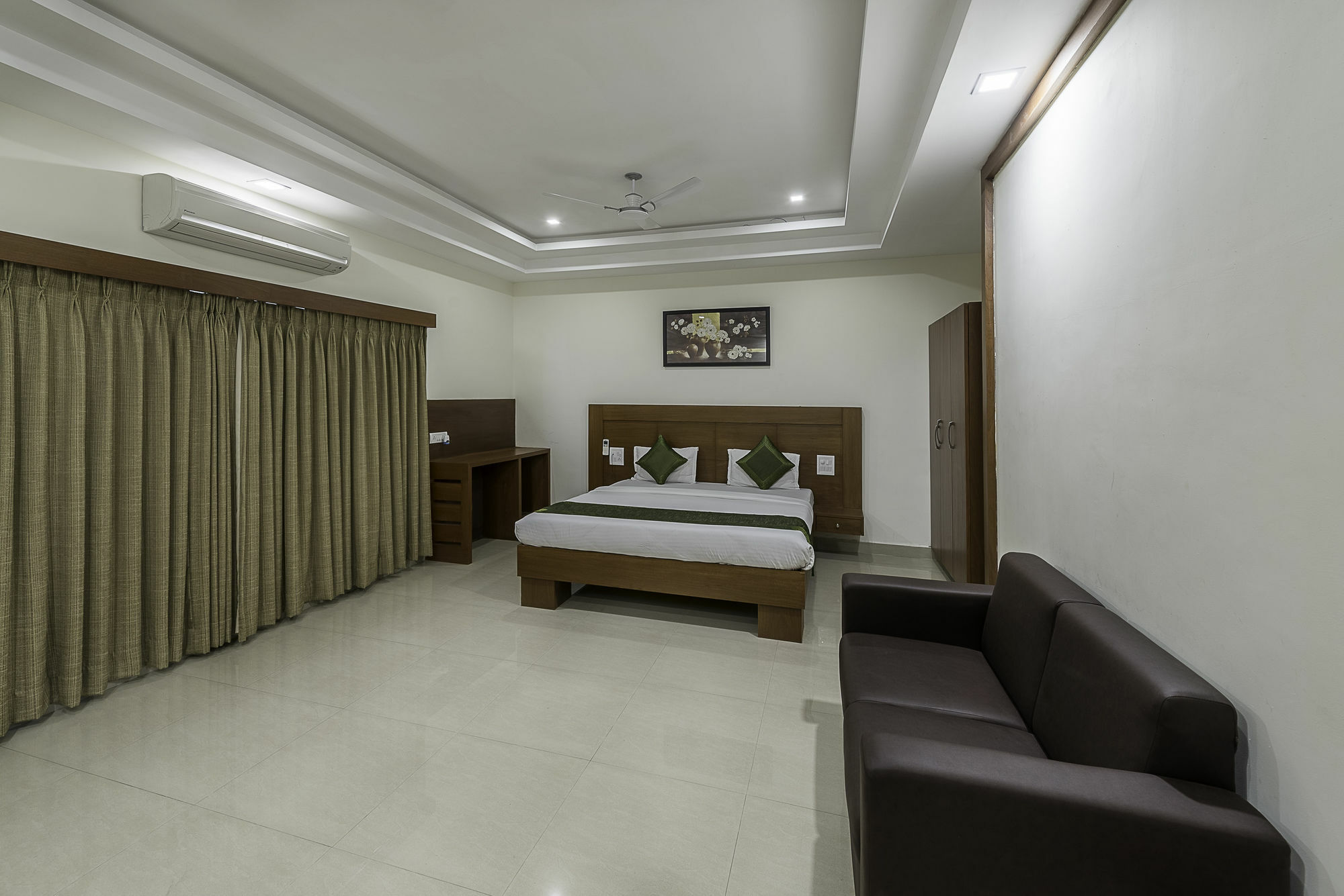 Treebo Trend Hotel Jp Plaza Nampally حيدر أباد المظهر الخارجي الصورة