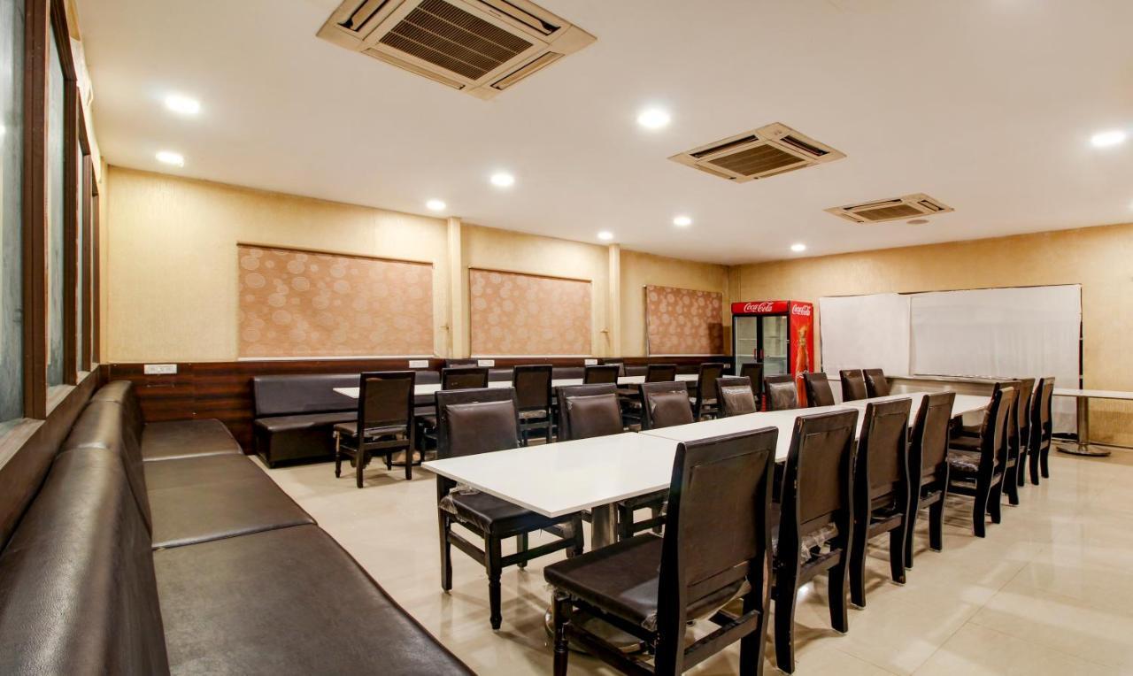 Treebo Trend Hotel Jp Plaza Nampally حيدر أباد المظهر الخارجي الصورة
