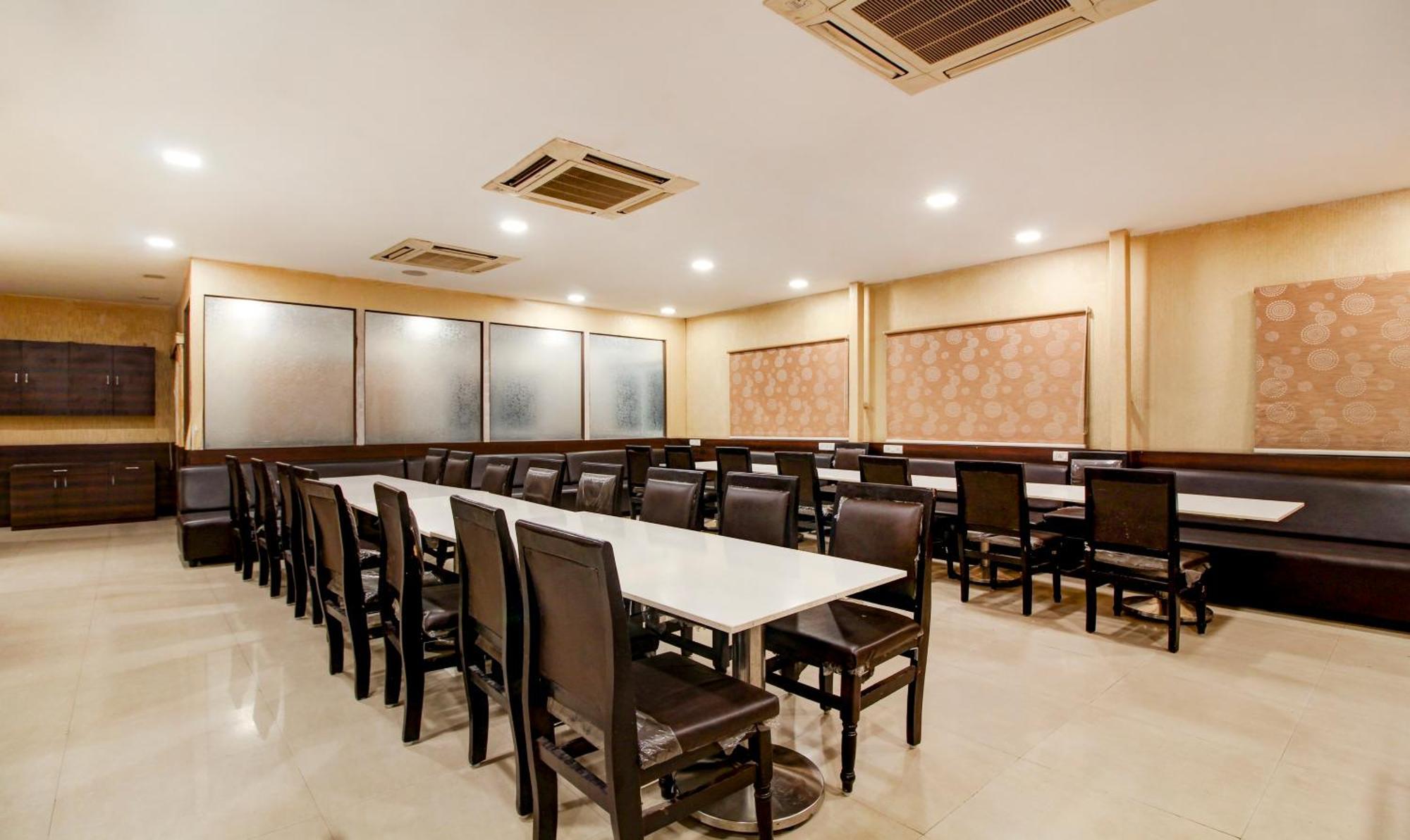 Treebo Trend Hotel Jp Plaza Nampally حيدر أباد المظهر الخارجي الصورة