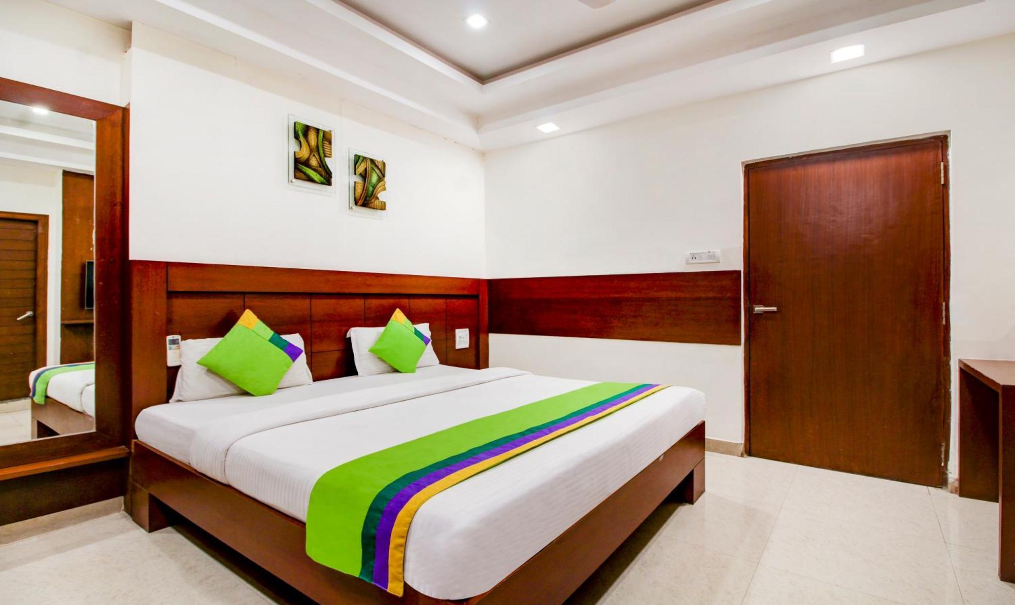 Treebo Trend Hotel Jp Plaza Nampally حيدر أباد المظهر الخارجي الصورة