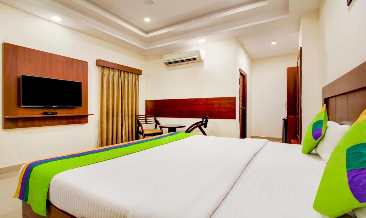Treebo Trend Hotel Jp Plaza Nampally حيدر أباد المظهر الخارجي الصورة